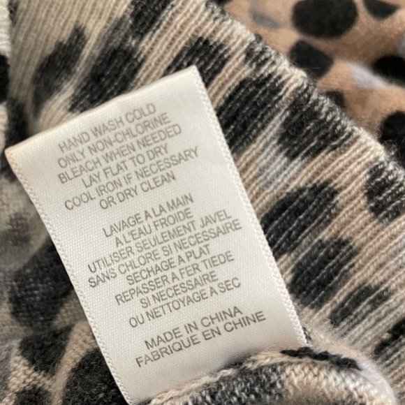 Equipment Femme Tan Black Cashmere Animal Print Long Sleeve Sweater Size XS - Picture 7 of 9